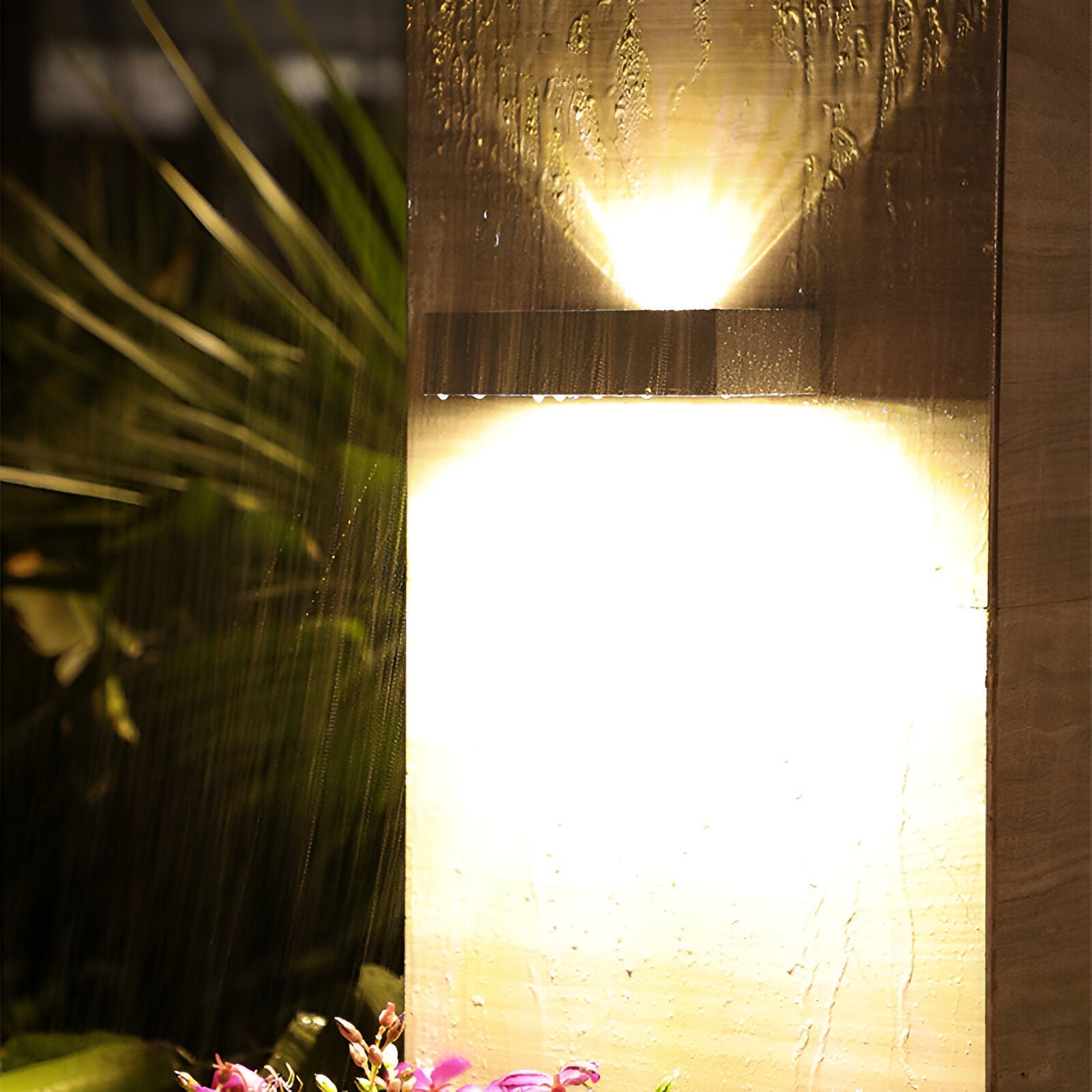 Solaris | Outdoor Wall Lamp with Solar Recharge & Automatic Sensor | IP65 Waterproof Design for Eco-Friendly Illumination